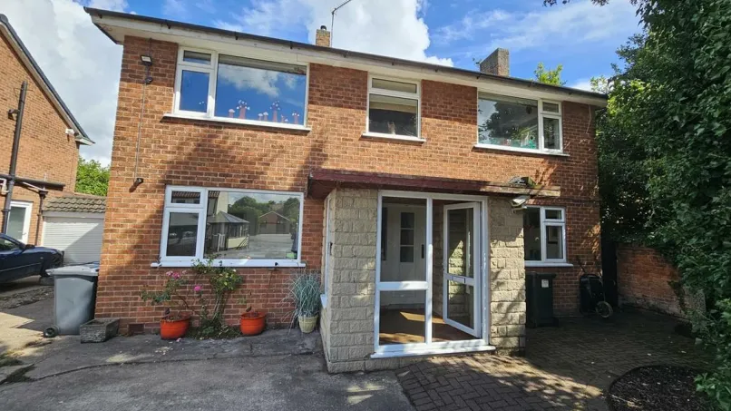 10 bed Detached