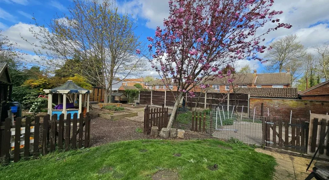 10 bed Detached