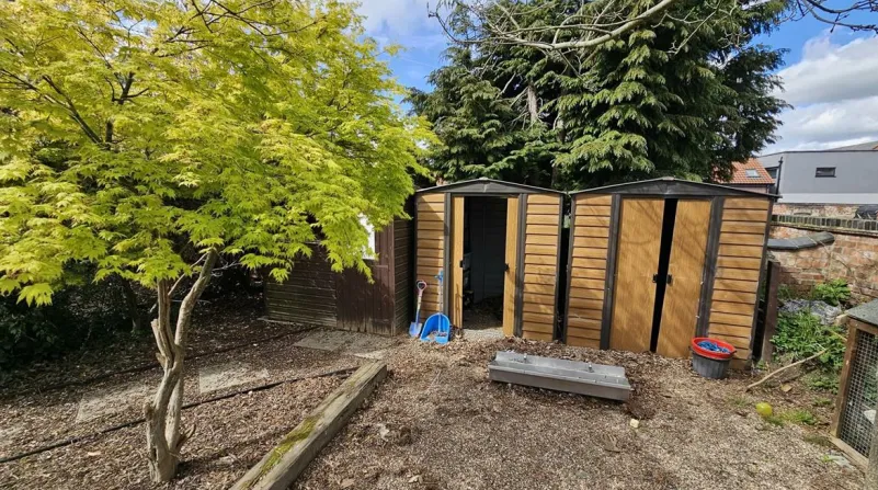 10 bed Detached