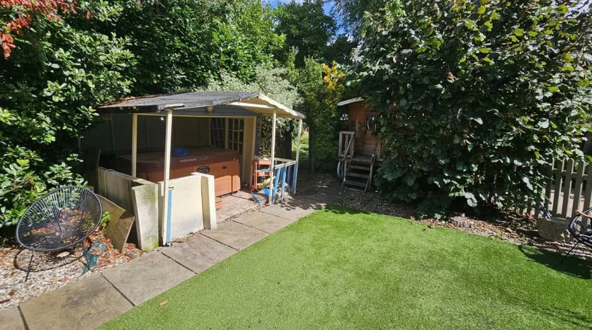 10 bed Detached