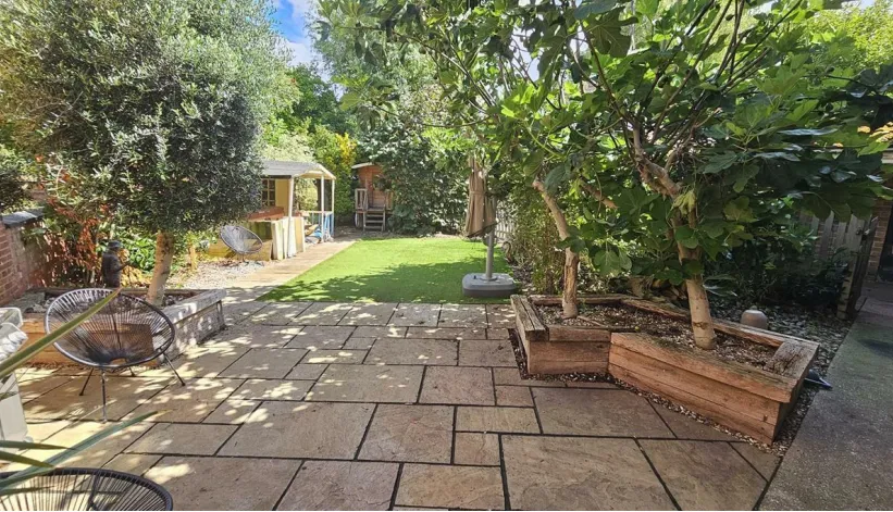 10 bed Detached
