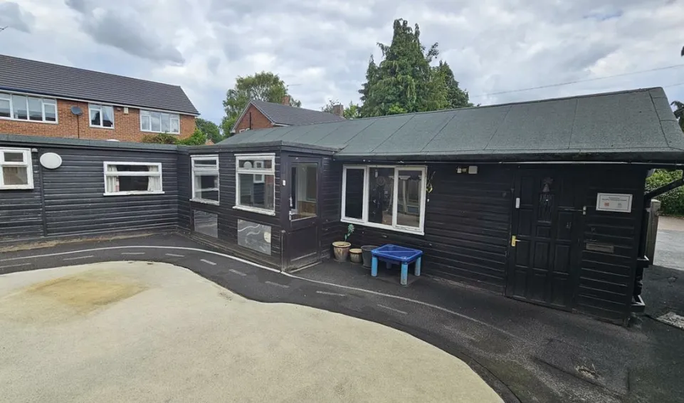 10 bed Detached