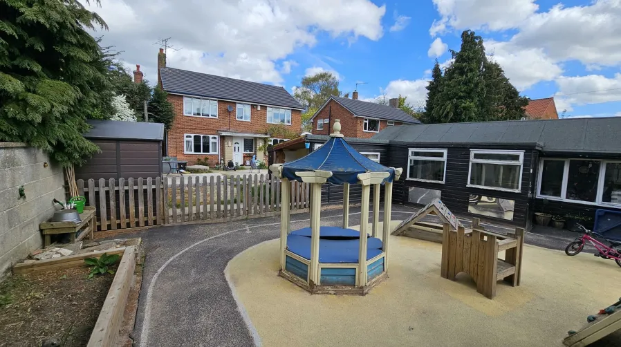 10 bed Detached