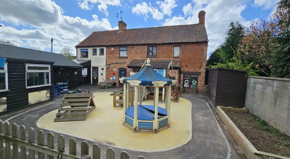 10 bed Detached