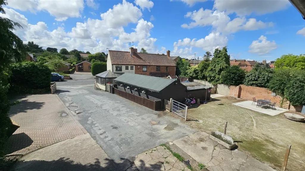 10 bed Detached