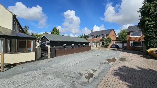 10 bed Detached