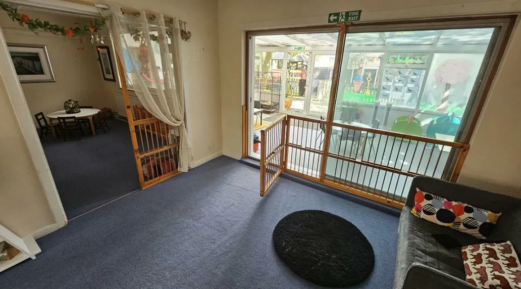 10 bed Detached