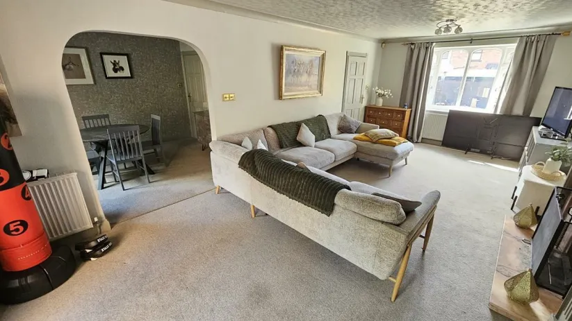 10 bed Detached