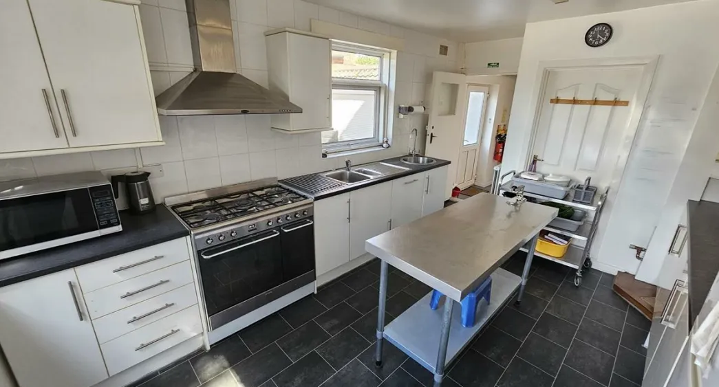 10 bed Detached