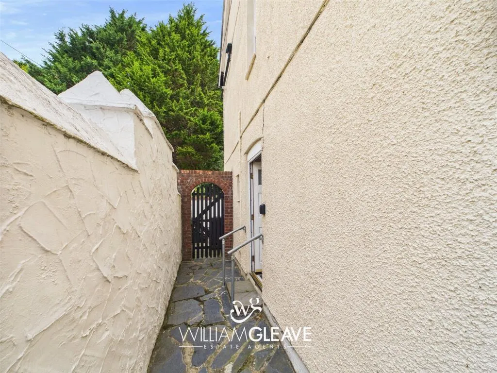 1 bed Ground Flat