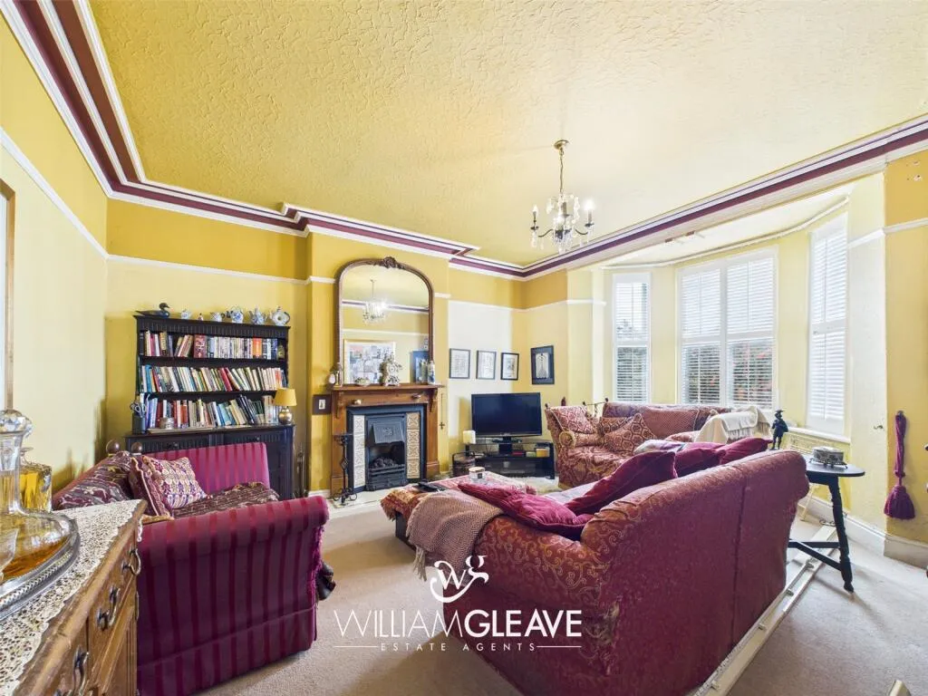 1 bed Ground Flat