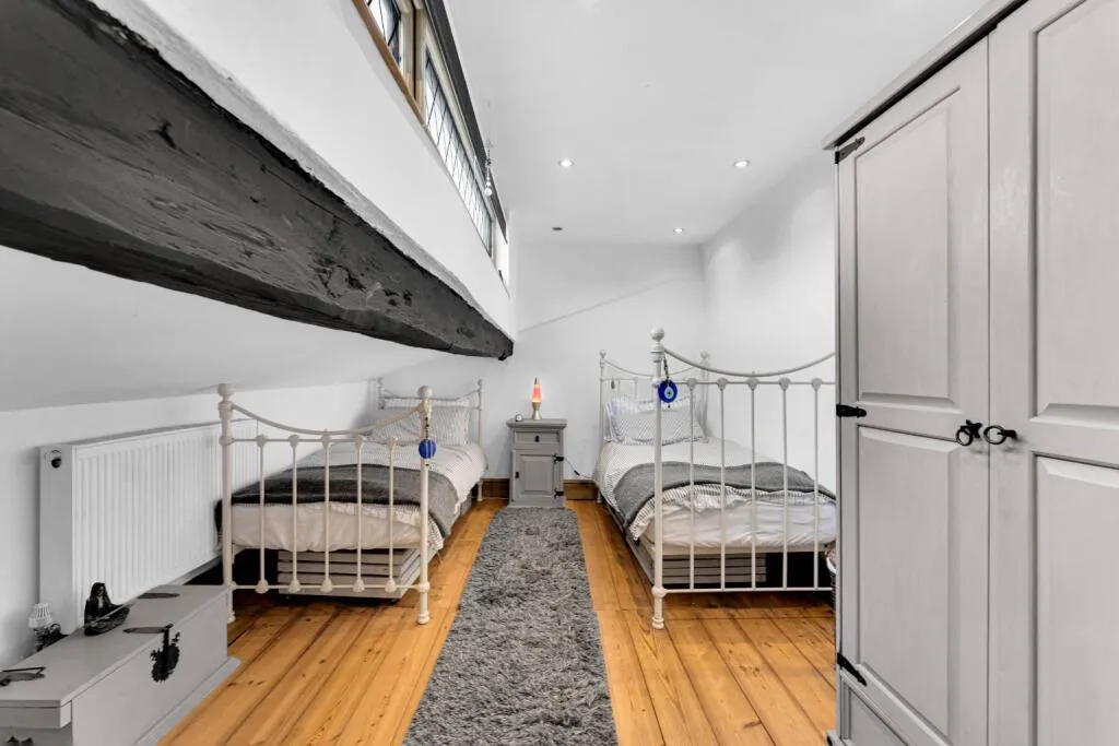 7 bed Farm House