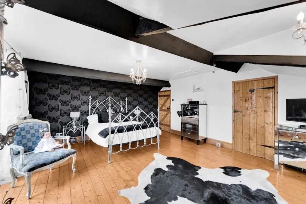 7 bed Farm House