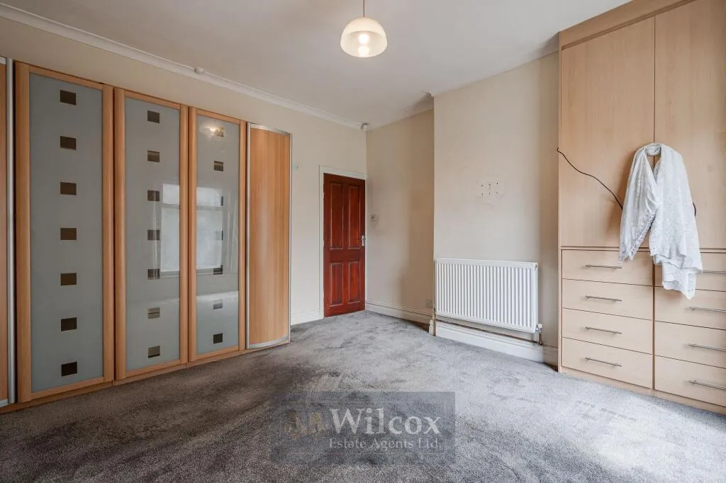 4 bed Shop