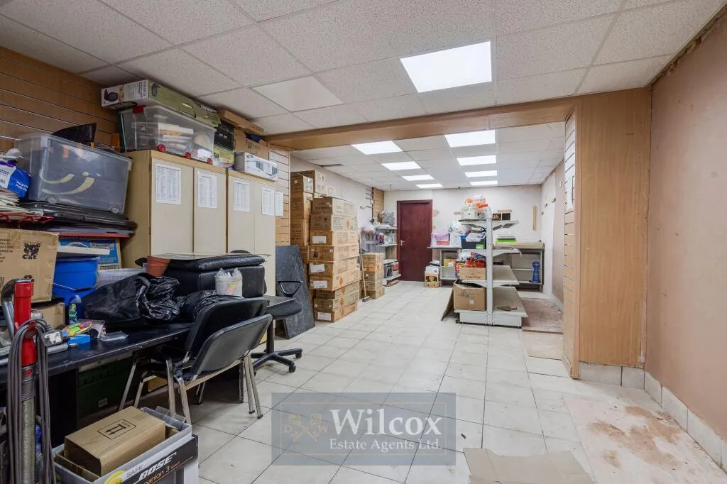 4 bed Shop