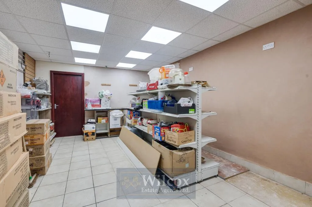 4 bed Shop