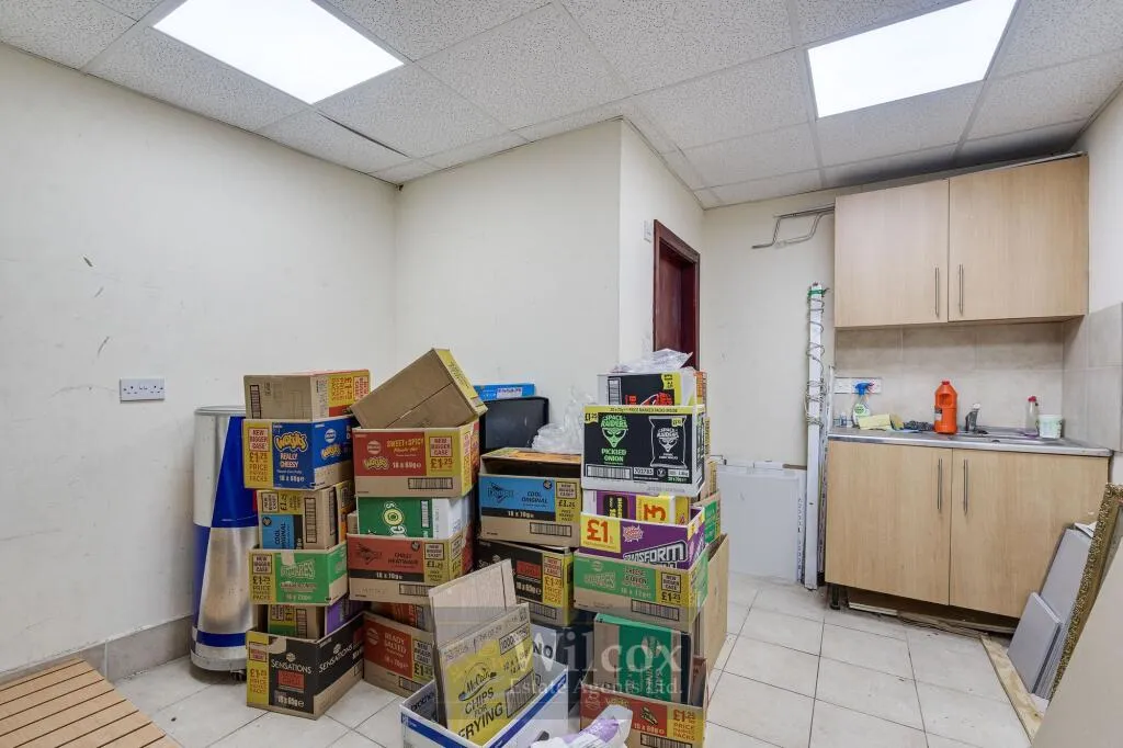 4 bed Shop