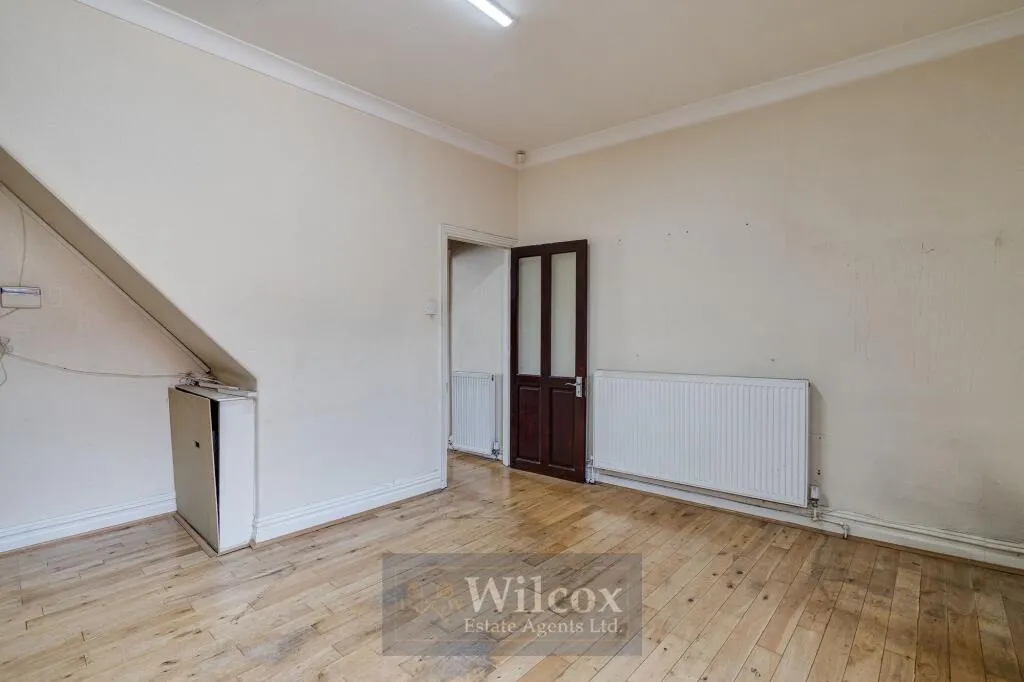 4 bed Shop