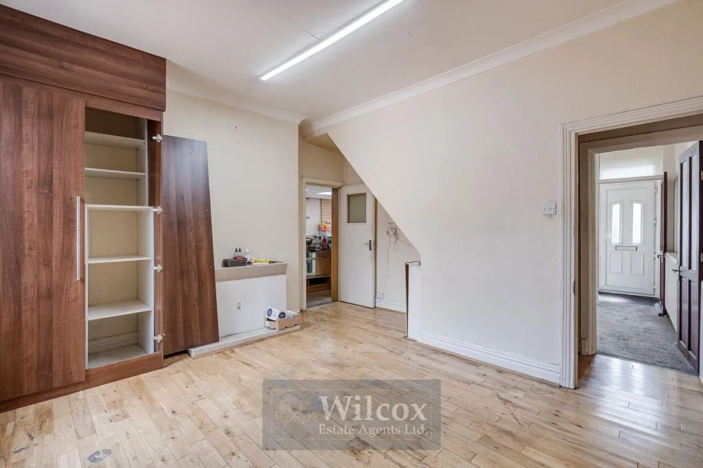 4 bed Shop