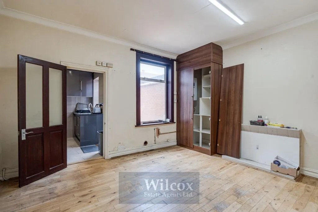 4 bed Shop