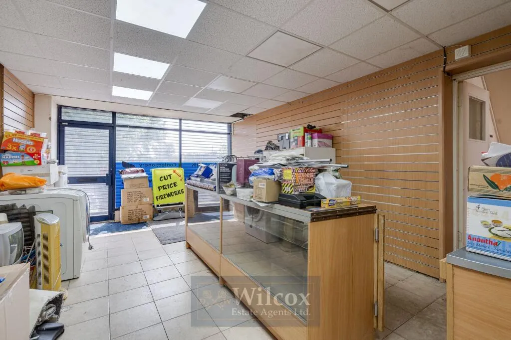4 bed Shop