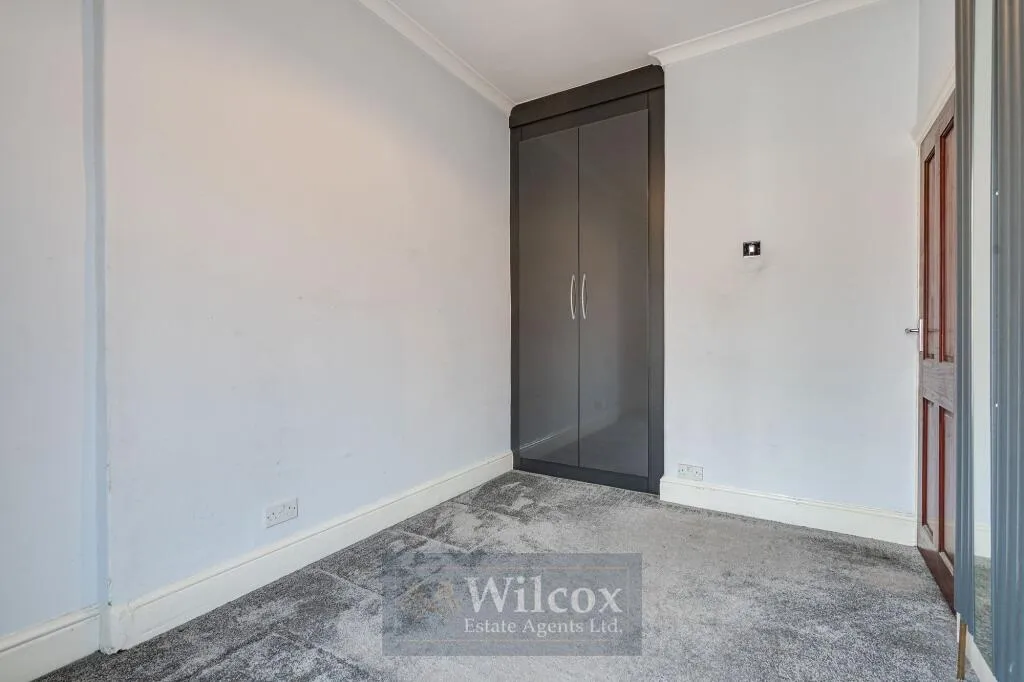 4 bed Shop
