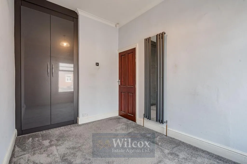 4 bed Shop