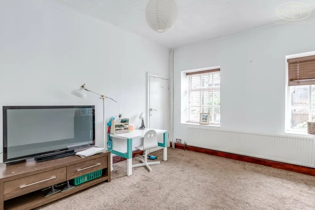 4 bed End of Terrace