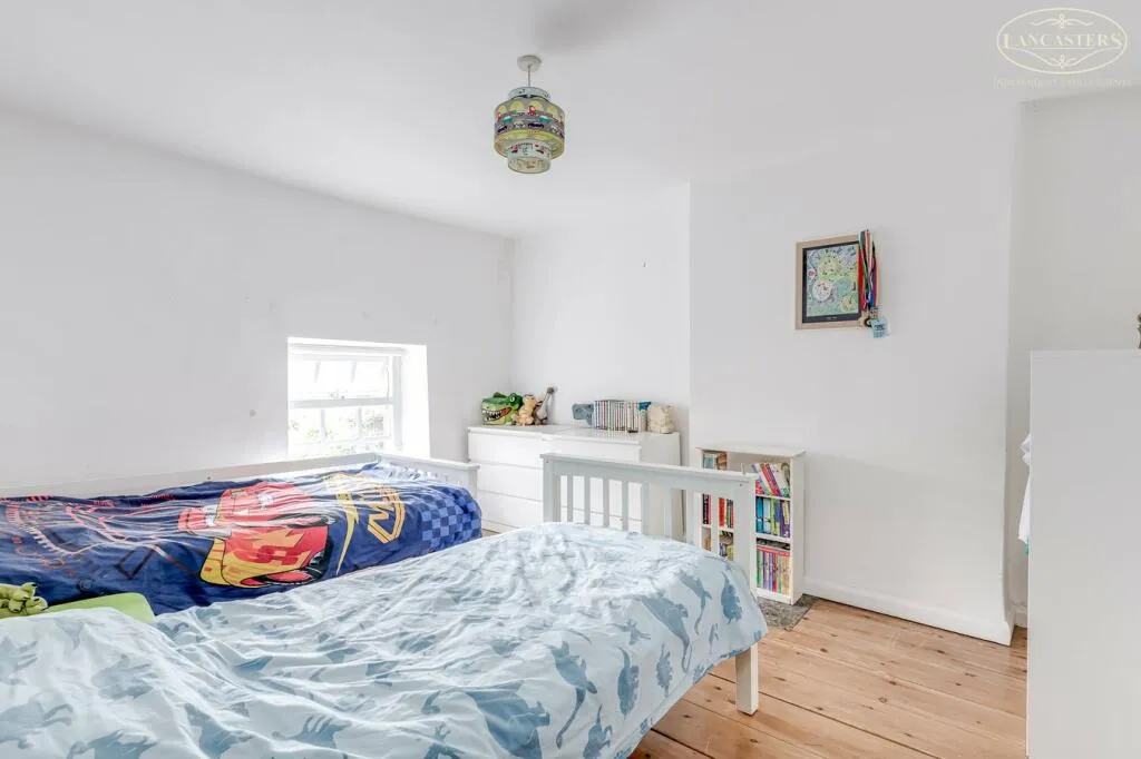 4 bed End of Terrace