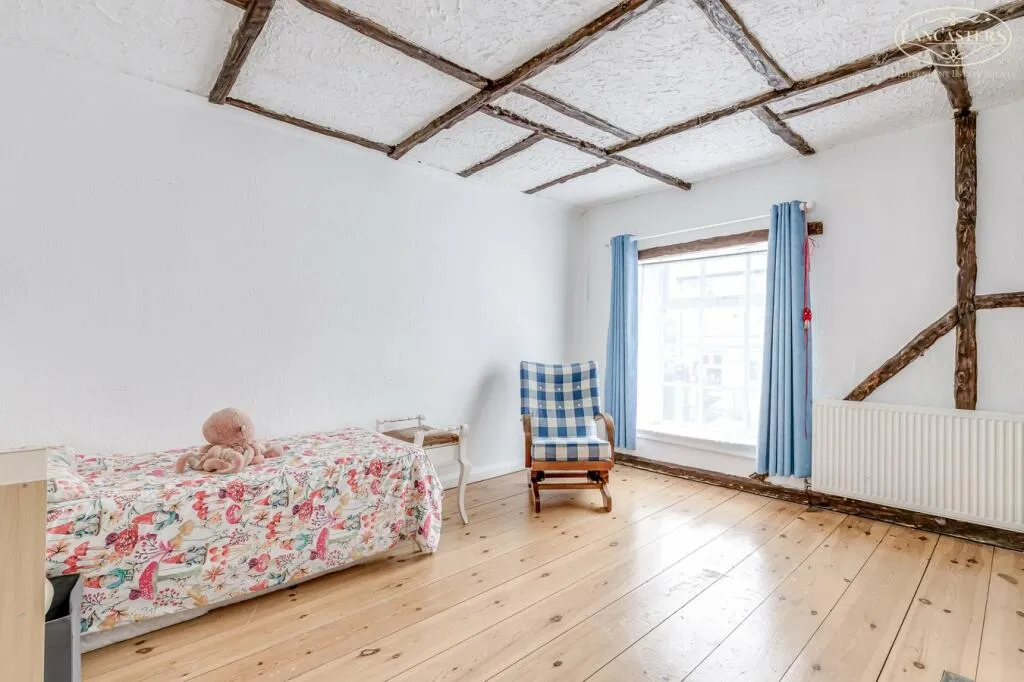 4 bed End of Terrace