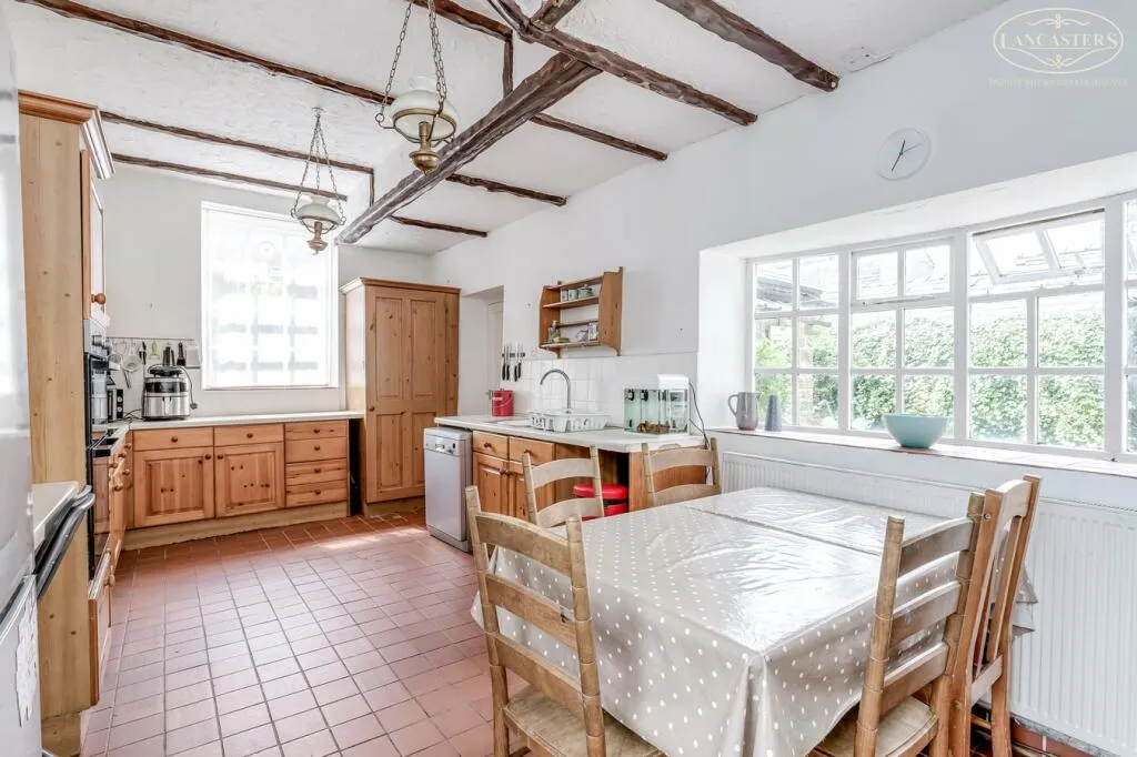 4 bed End of Terrace