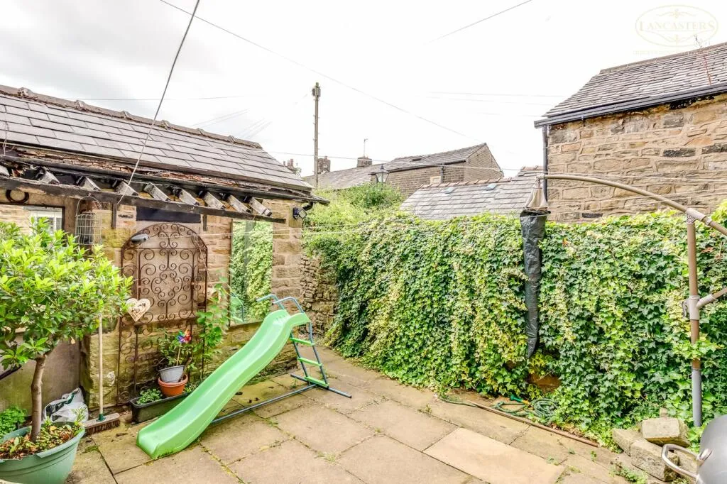 4 bed End of Terrace