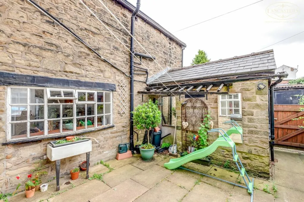 4 bed End of Terrace