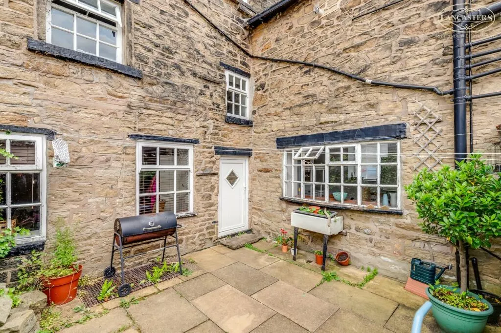 4 bed End of Terrace