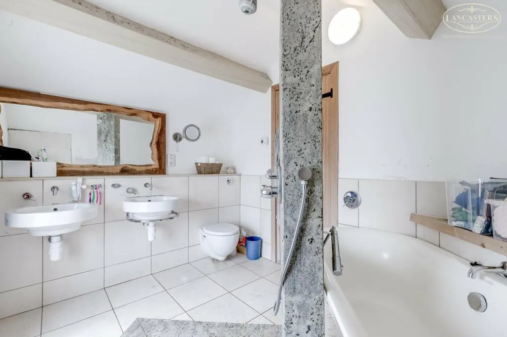 4 bed End of Terrace