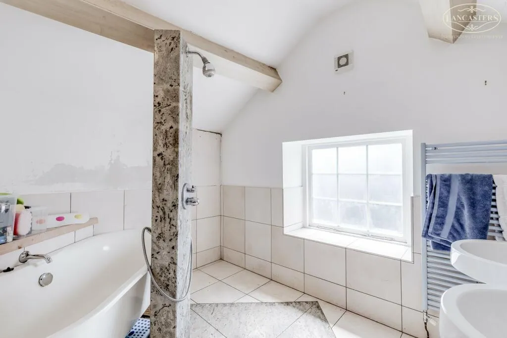 4 bed End of Terrace