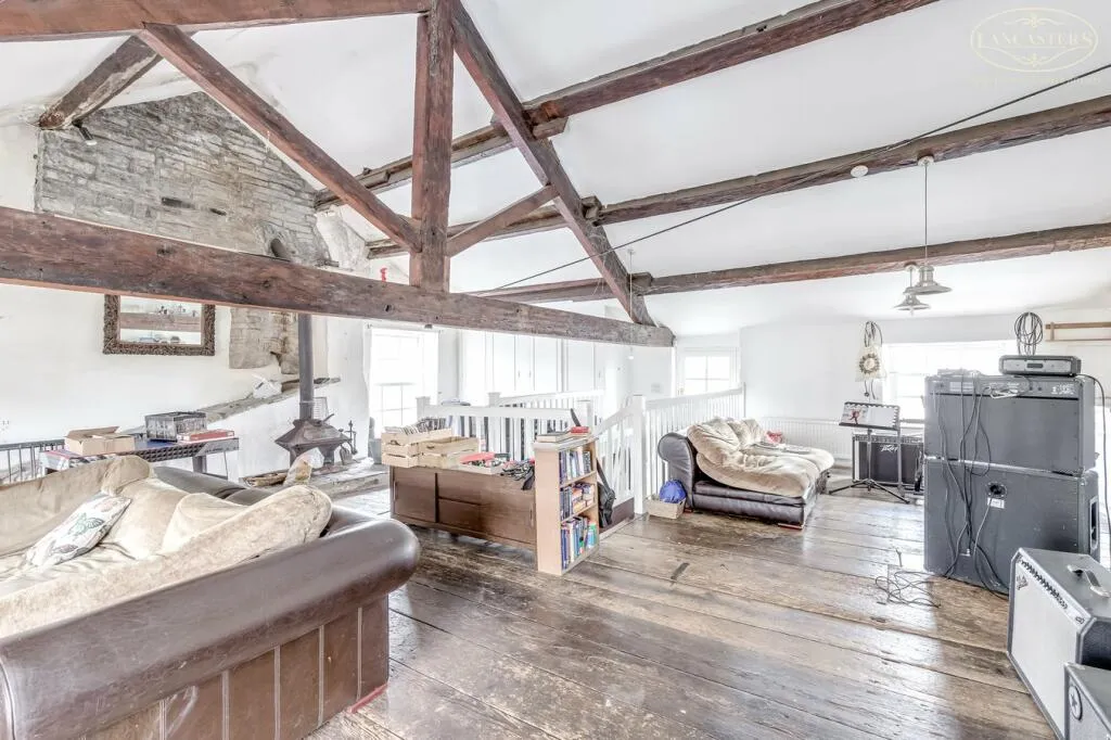 4 bed End of Terrace