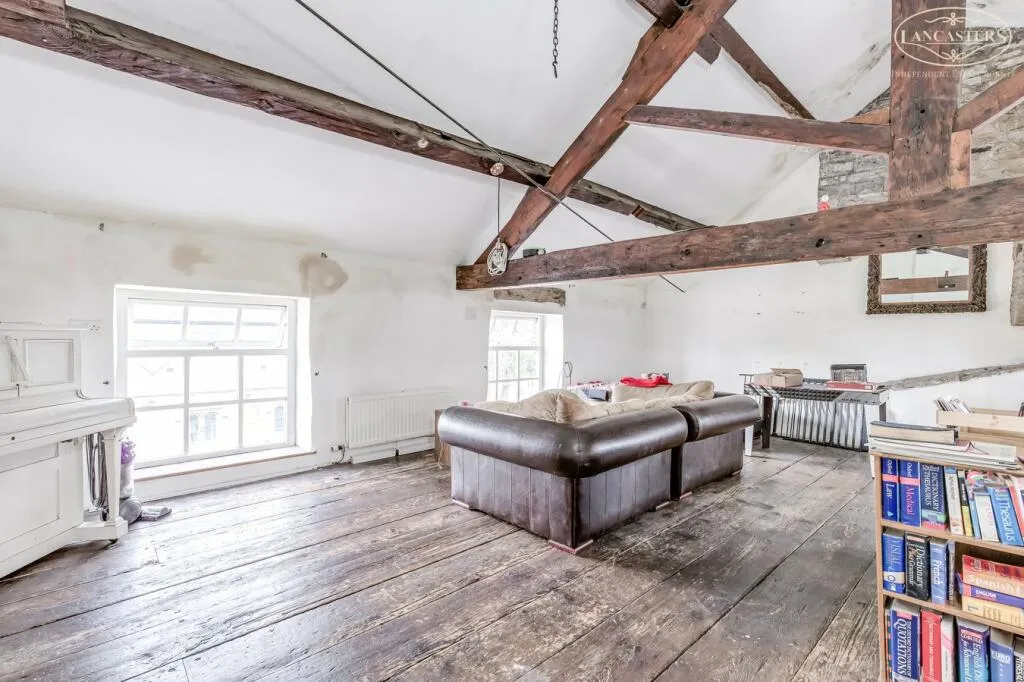 4 bed End of Terrace