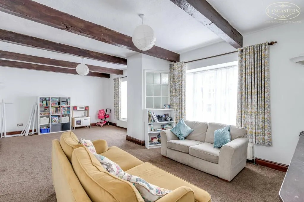 4 bed End of Terrace