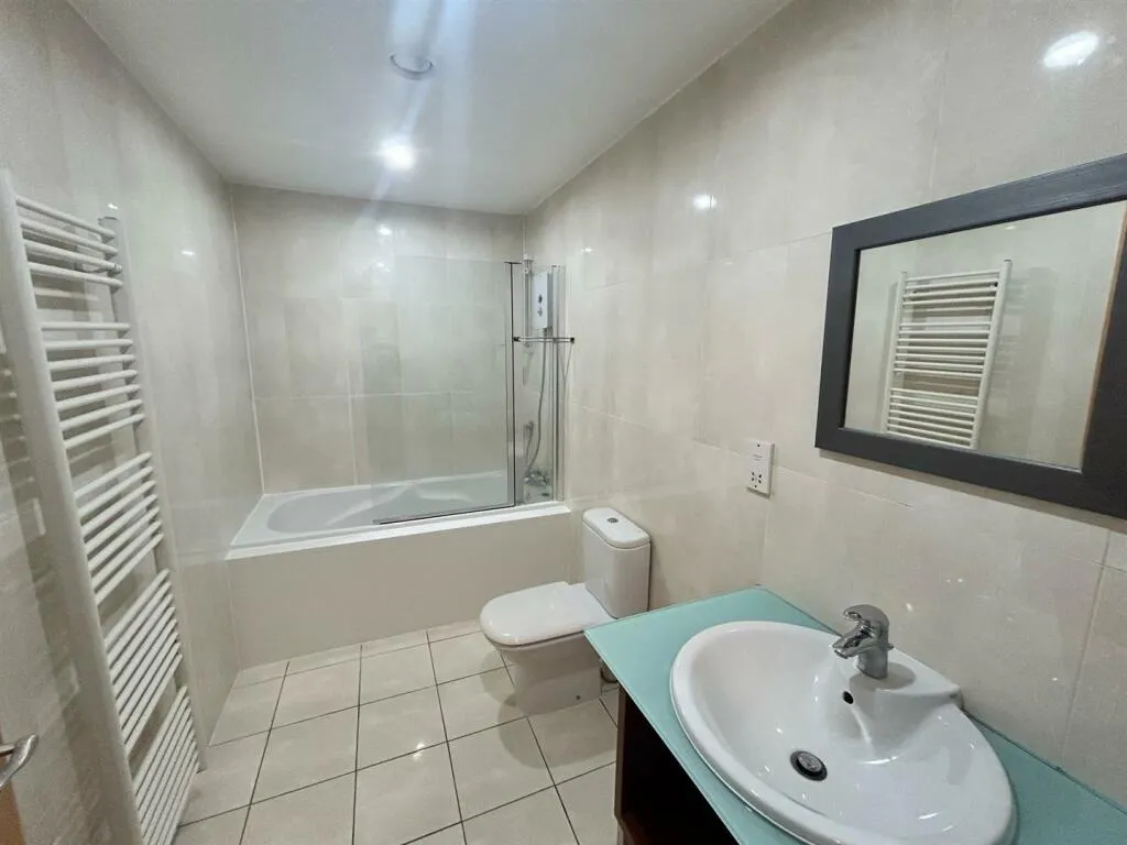 2 bed Ground Flat