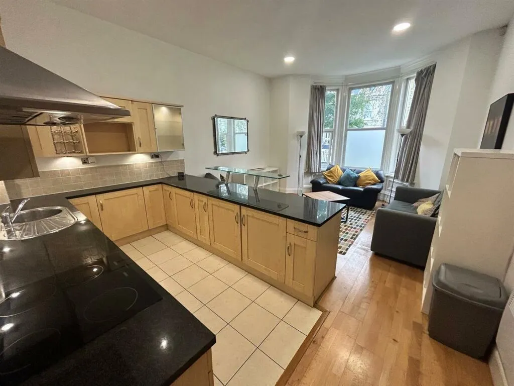 2 bed Ground Flat