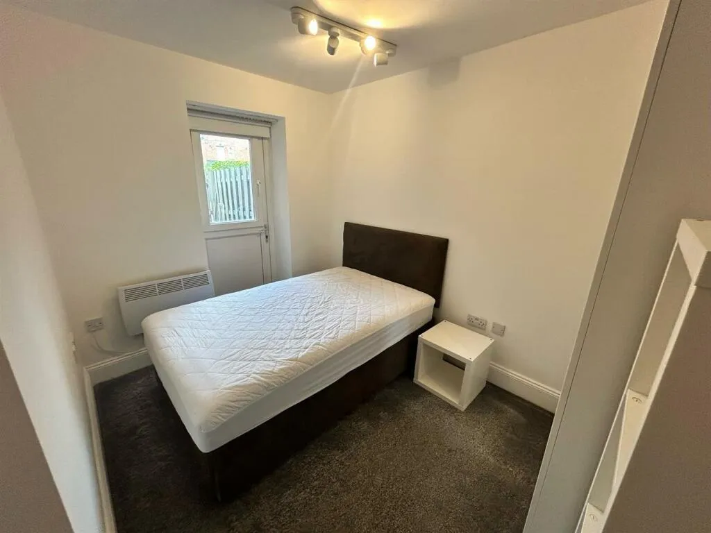 2 bed Ground Flat