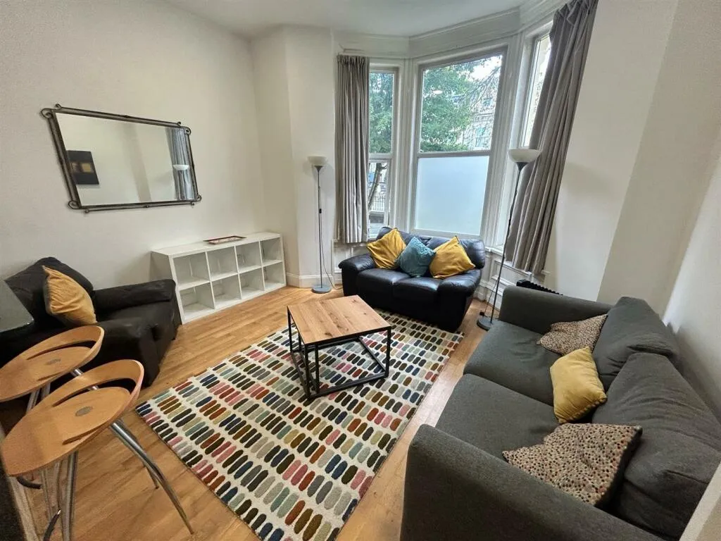 2 bed Ground Flat