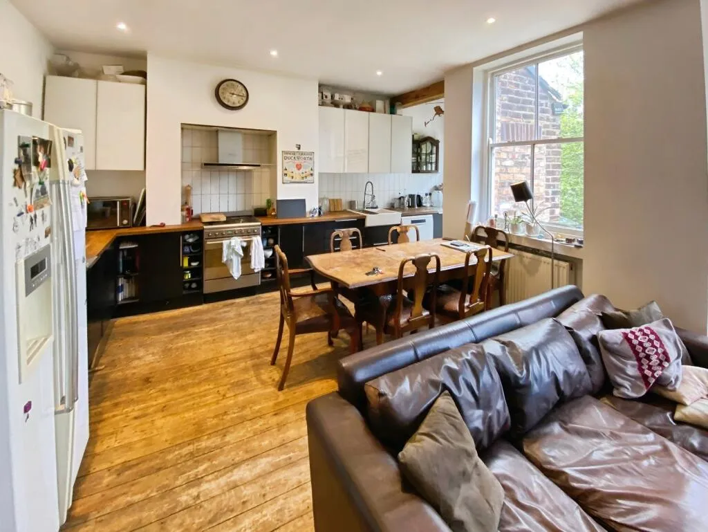 4 bed Semi-Detached
