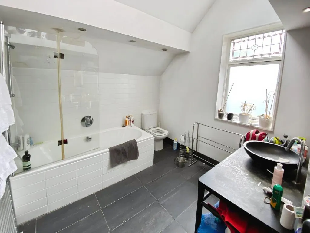 4 bed Semi-Detached