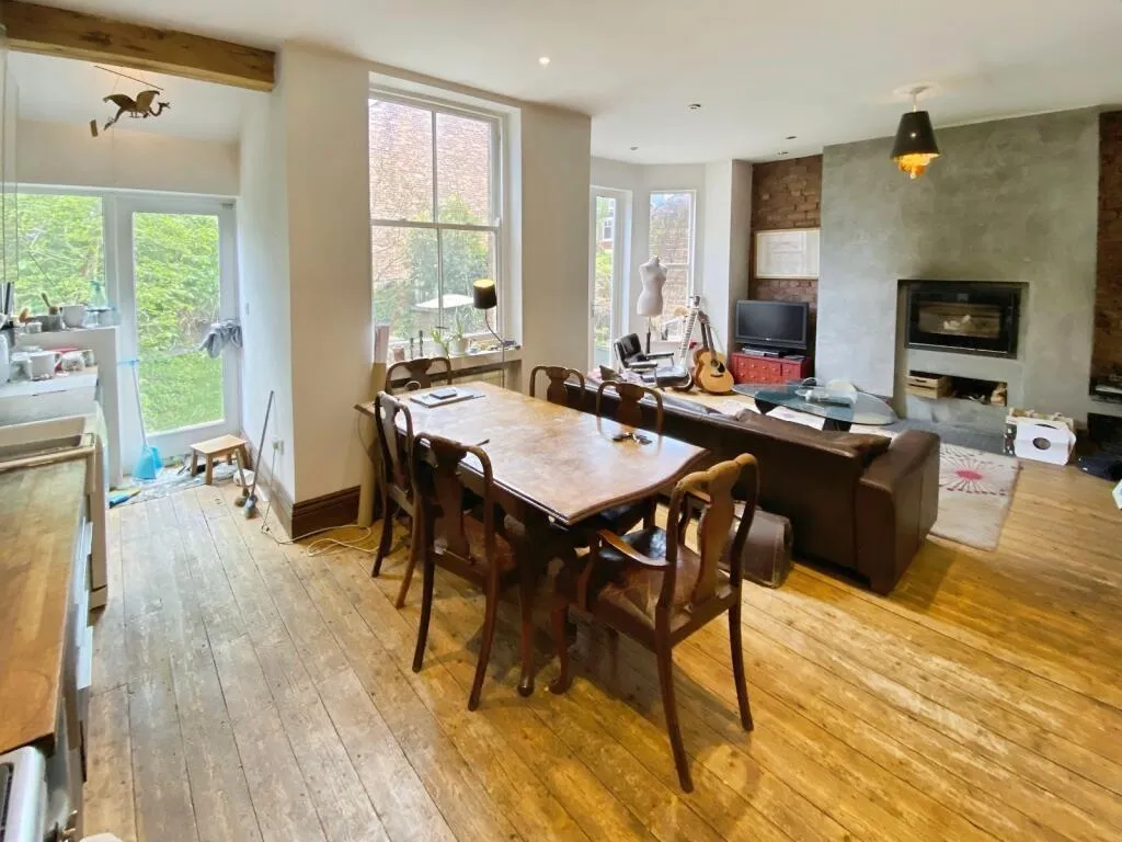 4 bed Semi-Detached