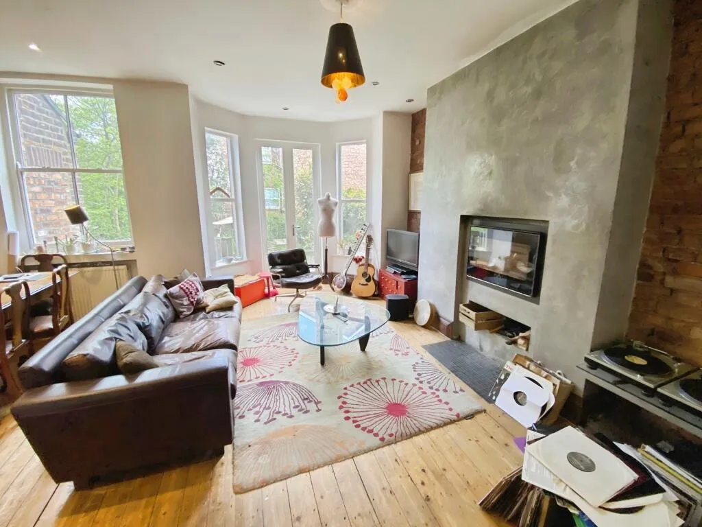 4 bed Semi-Detached
