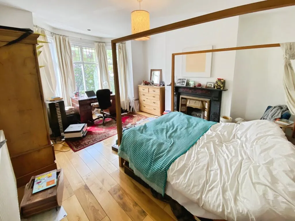 4 bed Semi-Detached