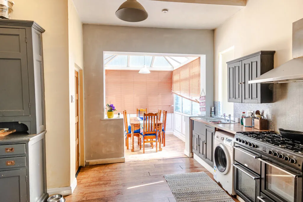 4 bed Semi-Detached