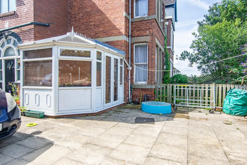 4 bed Semi-Detached